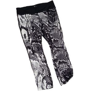 NWT Nike Epic Lux Dri-Fit Snake Print Capri